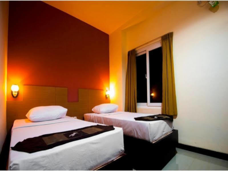 City Hotel Mataram Extérieur photo