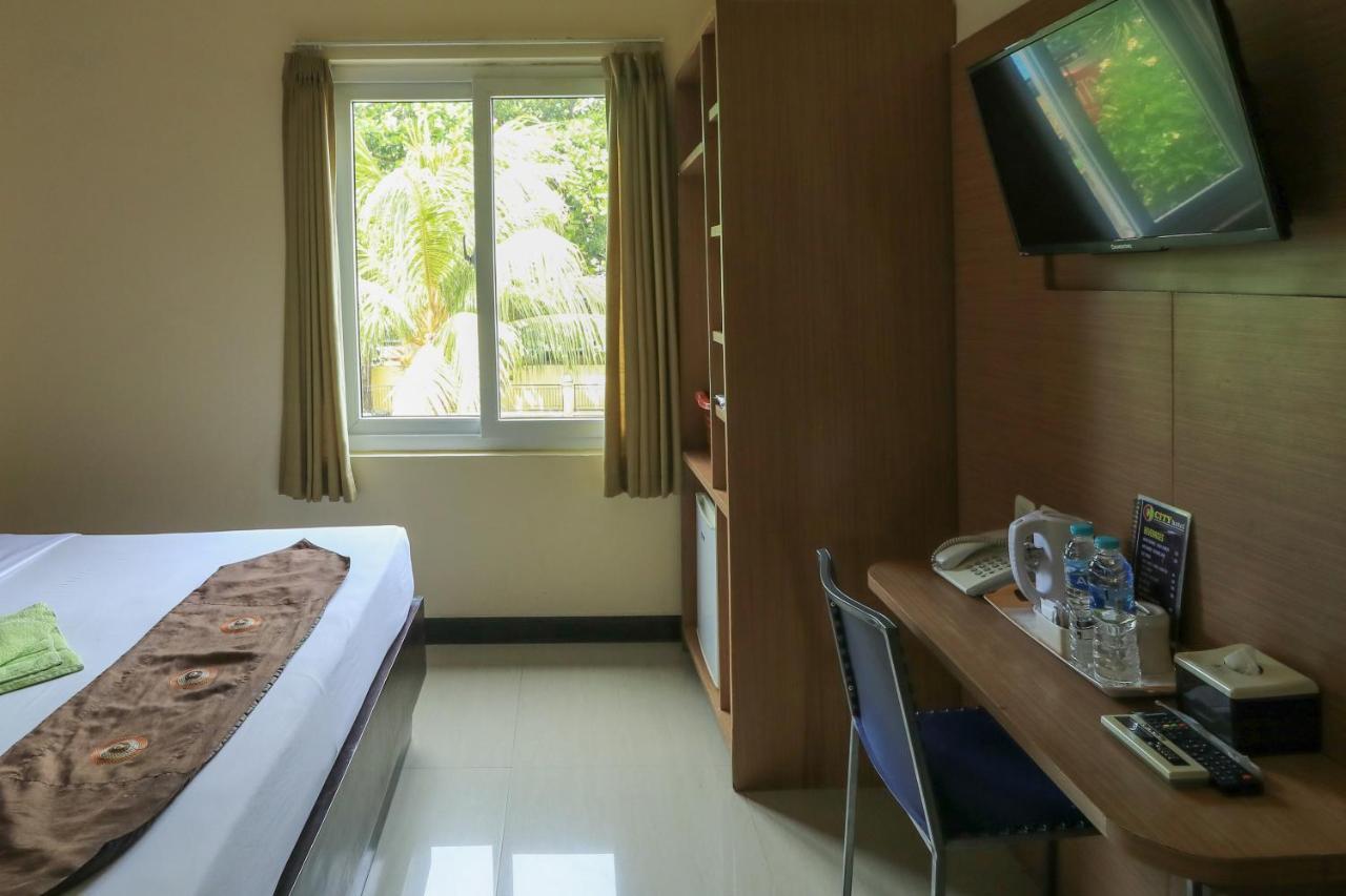 City Hotel Mataram Extérieur photo