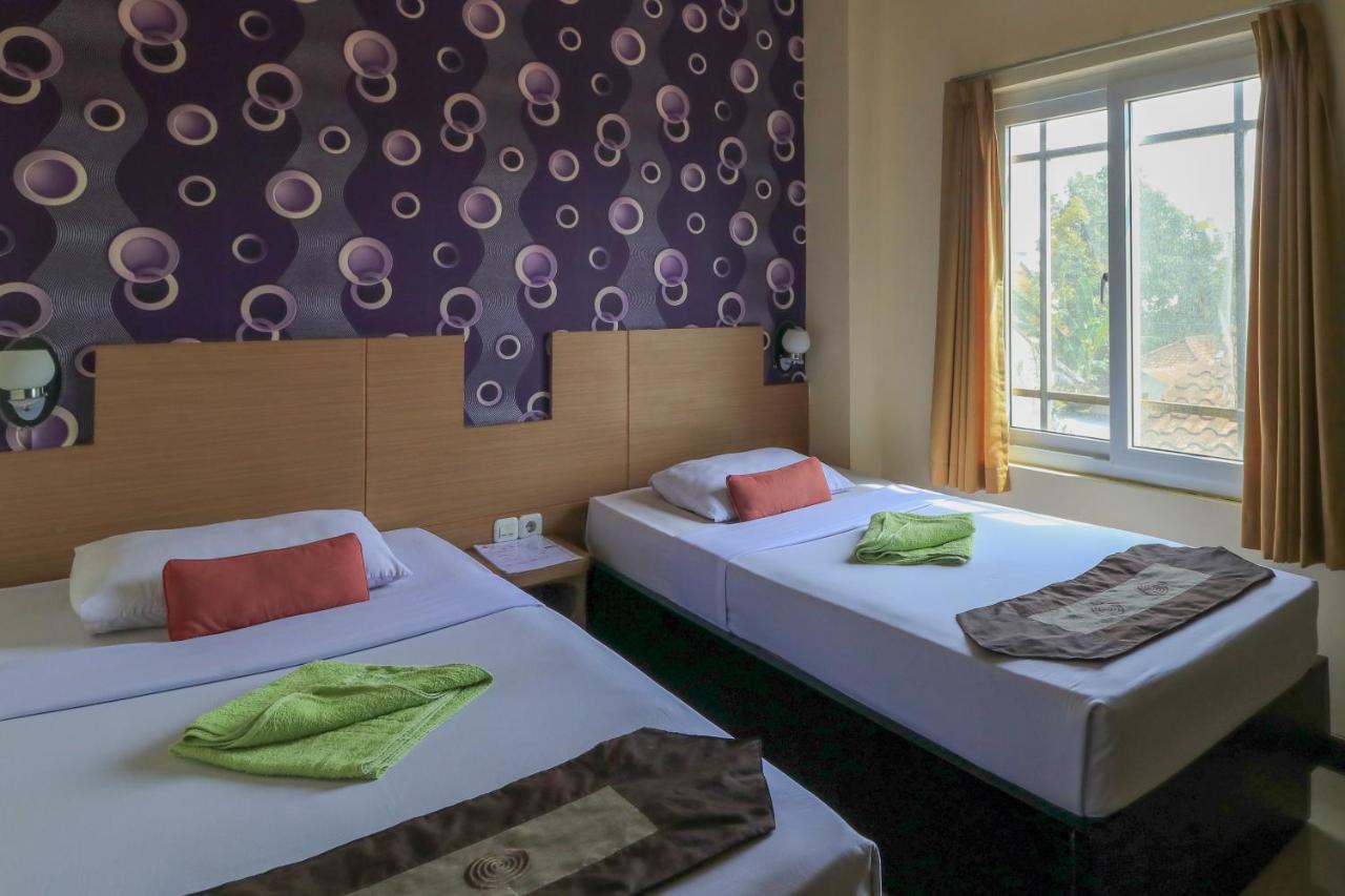 City Hotel Mataram Extérieur photo